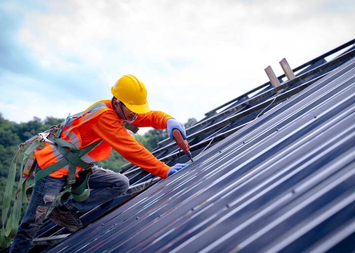 A professional roof maintenance contractor working on Roseville, CA commercial property.